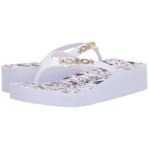 NWT Guess Past White Wedge Thong Sandal Flip Flops